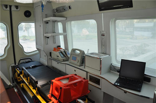 鹤壁救护车内部